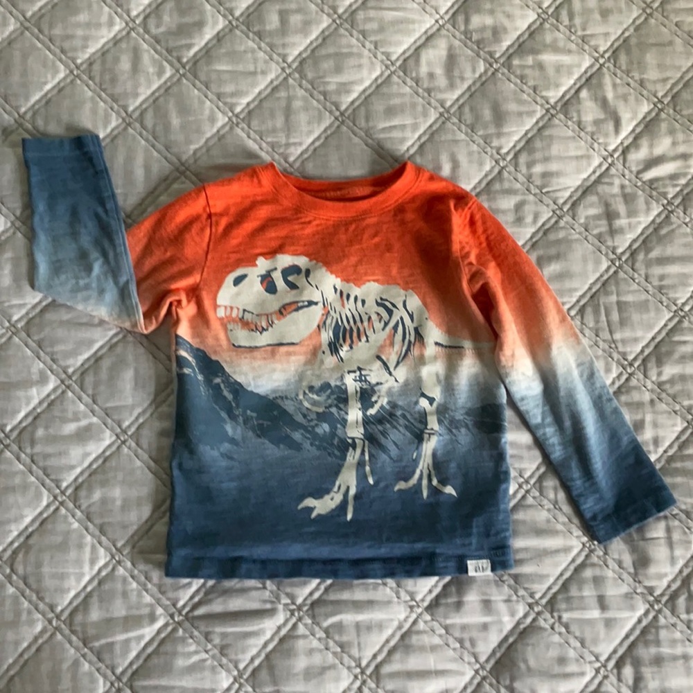 EUC GAP T-rex dinosaur fossil graphic size 4 long sleeve t shirt